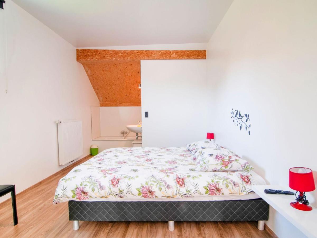 Elegant Holiday Home In Burnenville Belgium Экстерьер фото